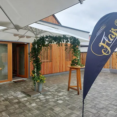 Bivanje na kmetiji Turisticna Kmetija In Pivovarna Flajs